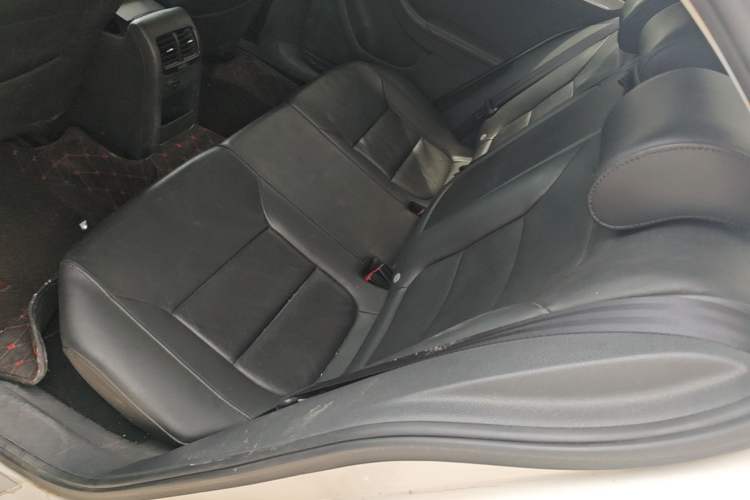 Used Volkswagen Sagitar 2014 Revised Version 1.6L Automatic Comfort Edition Left Rear Seat