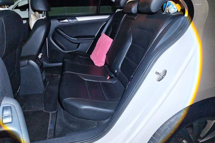 Used Volkswagen Sagitar 2014 Revised Version 1.4TSI Automatic Luxury Edition Left Rear Seat