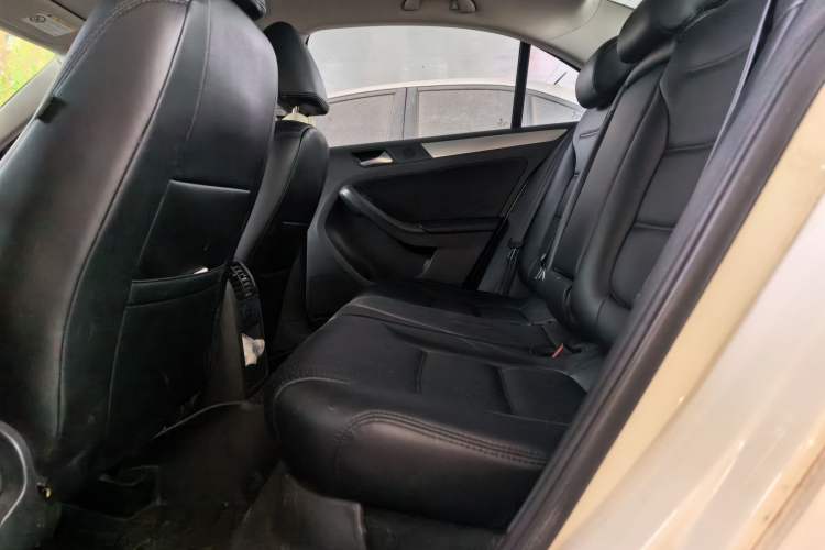Used Volkswagen Sagitar 2014 Revised Version 1.6L Automatic Comfort Edition Left Rear Seat