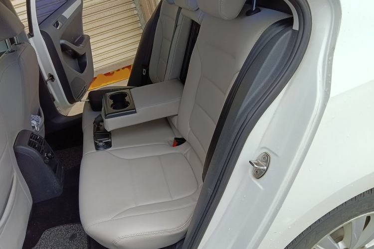 Used Volkswagen Sagitar 2014 Revised Version 1.6L Manual Comfort Edition Left Rear Seat
