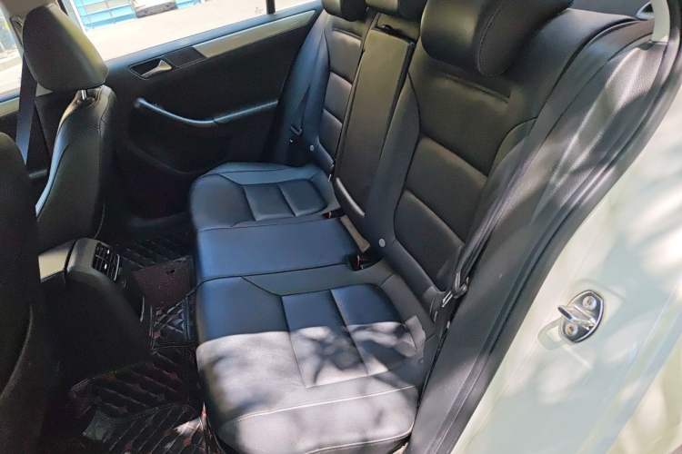 Used Volkswagen Sagitar 2014 Revised Version 1.6L Automatic Comfort Edition Left Rear Seat