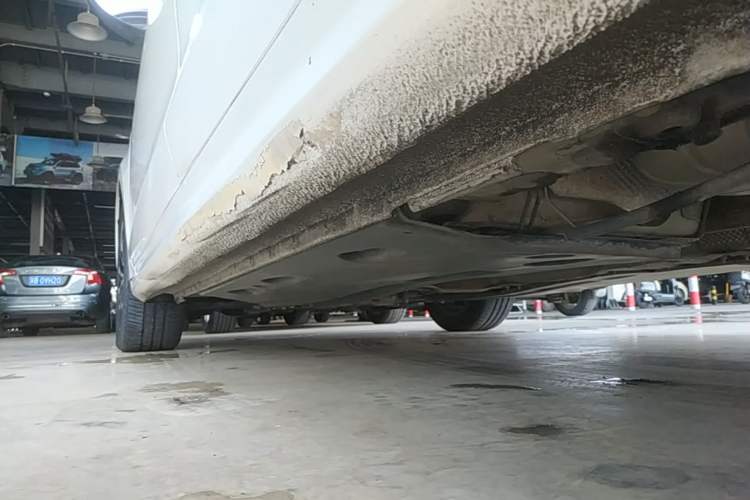 Used Volkswagen Sagitar 2014 Revised 1.4TSI BlueMotion Edition Left Side Sill