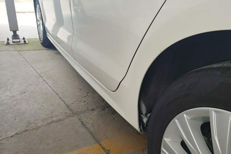 Used Volkswagen Sagitar 2014 Revised Version 1.6L Automatic Comfort Edition Left Side Sill