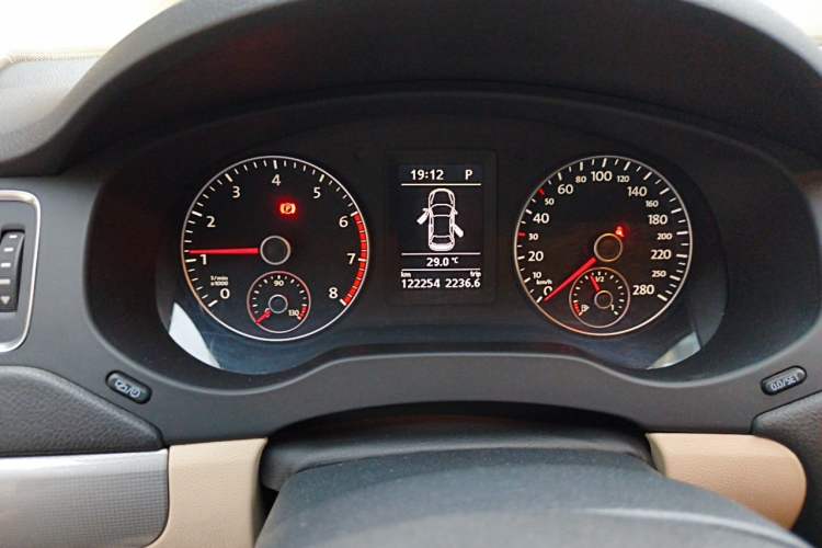 Used Volkswagen Sagitar 2014 Revised Version 1.4TSI Automatic Luxury Edition Odometer Close Up