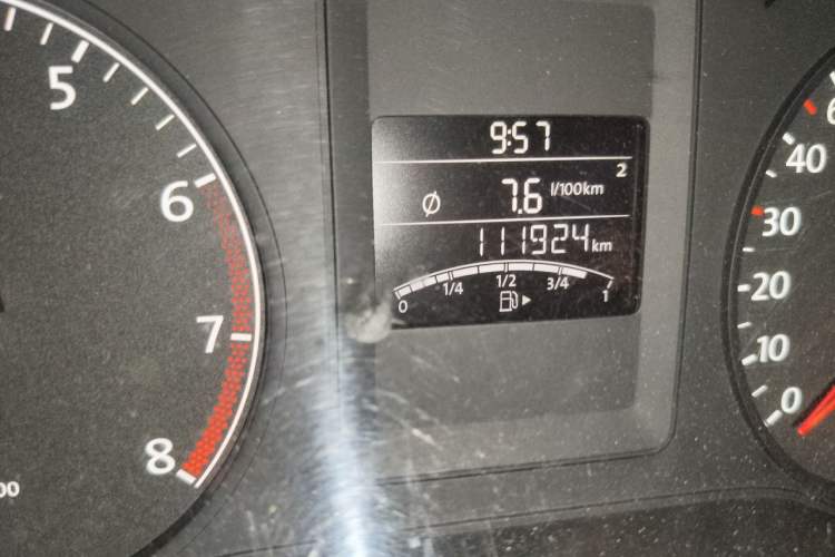 Used Volkswagen Sagitar 2014 Revised Version 1.6L Manual Comfort Edition Odometer Close Up