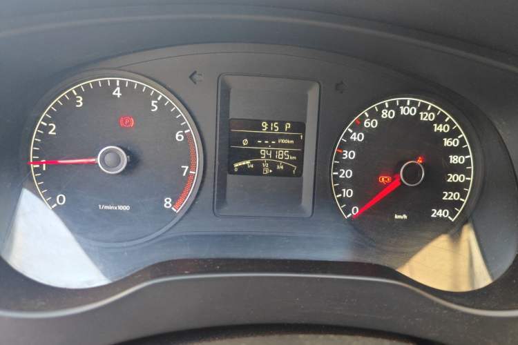 Used Volkswagen Sagitar 2014 1.6L Automatic Comfort Model Odometer Close Up