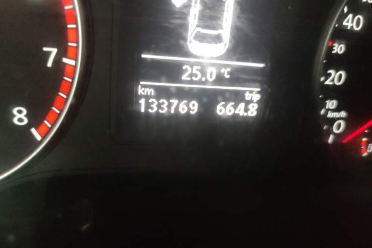 Used Volkswagen Sagitar 2014 Revised Version 1.4TSI Automatic Luxury Edition Odometer Close Up