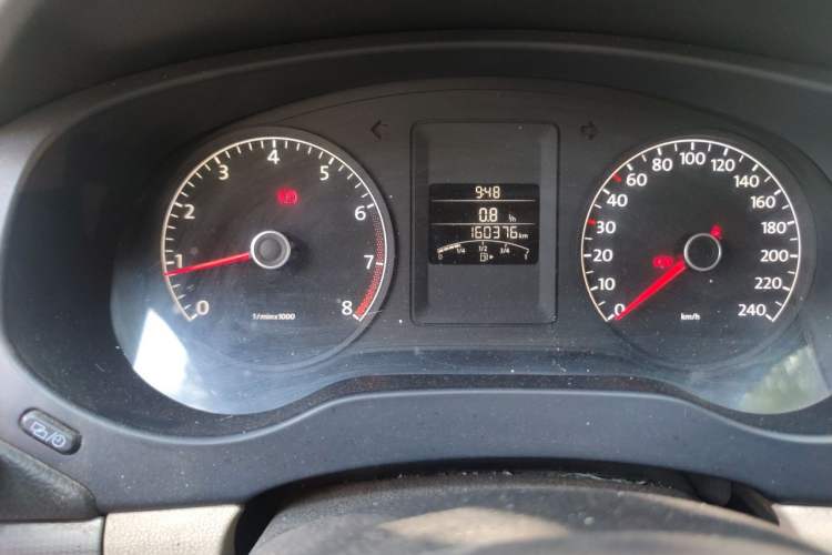 Used Volkswagen Sagitar 2014 1.6L Manual Comfort Model Odometer Close Up