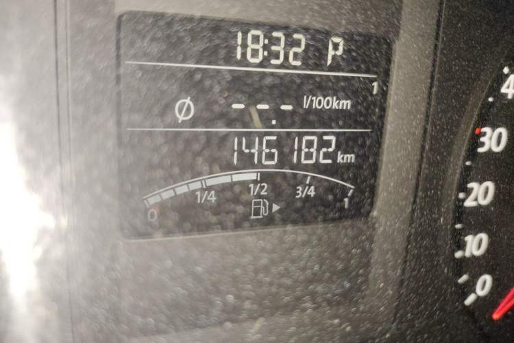 Used Volkswagen Sagitar 2014 Revised Version 1.6L Automatic Comfort Edition Odometer Close Up