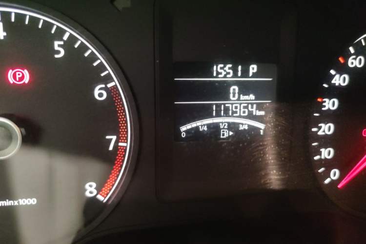 Used Volkswagen Sagitar 2014 1.6L Automatic Comfort Model Odometer Close Up