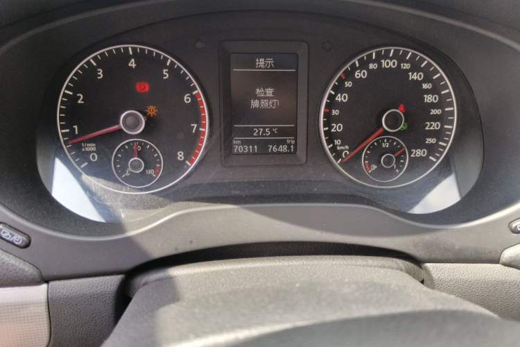 Used Volkswagen Sagitar 2014 1.4TSI Automatic Luxury Model Odometer Close Up