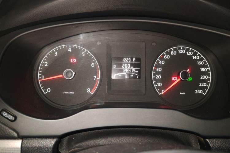 Used Volkswagen Sagitar 2014 Revised Version 1.6L Automatic Comfort Edition Odometer Close Up