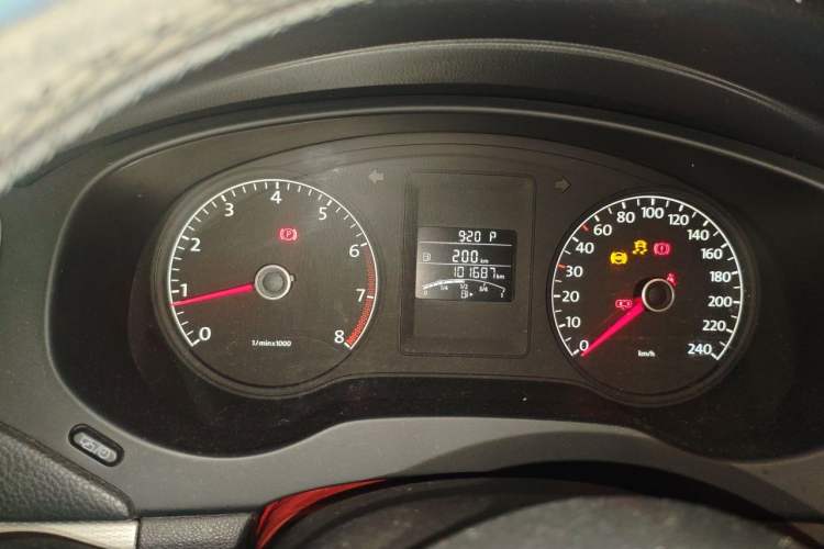 Used Volkswagen Sagitar 2014 1.6L Automatic Comfort Model Odometer Close Up