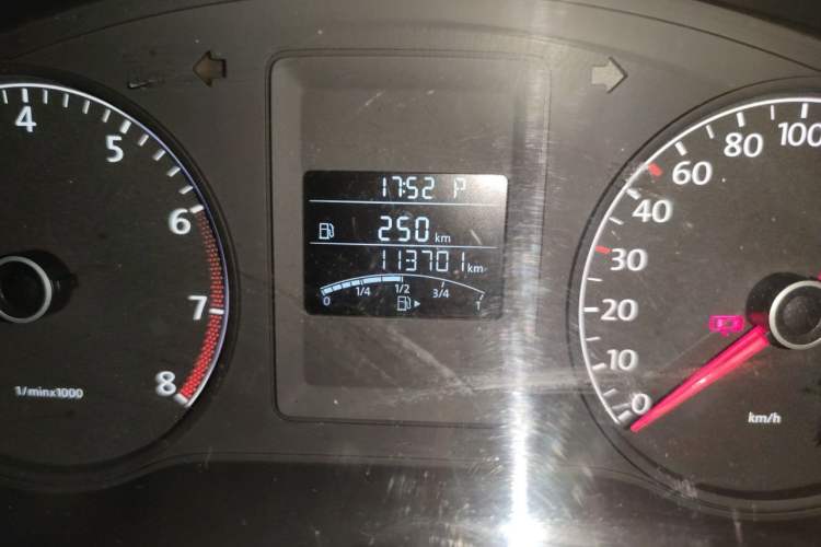 Used Volkswagen Sagitar 2014 Revised Version 1.6L Automatic Comfort Edition Odometer Close Up