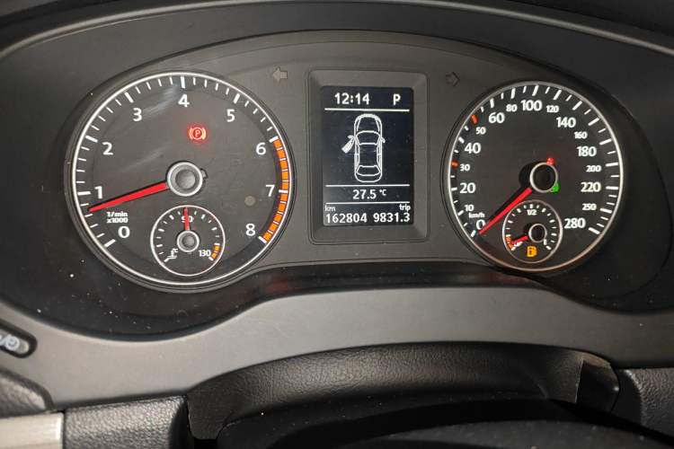 Used Volkswagen Sagitar 2014 Revised Version 1.4TSI Automatic Luxury Edition Odometer Close Up