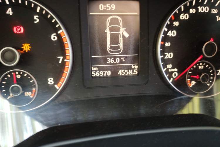 Used Volkswagen Sagitar 2014 Revised Version 1.4TSI Manual Luxury Edition Odometer Close Up