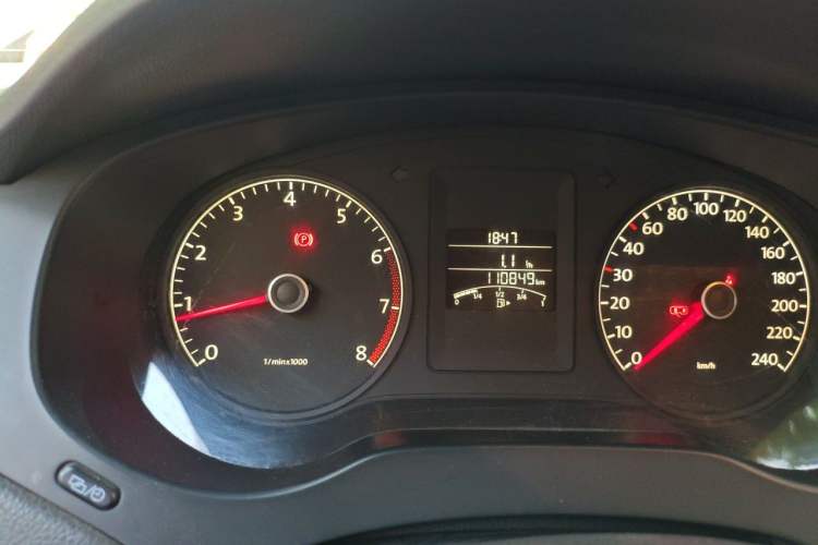 Used Volkswagen Sagitar 2014 Revised Version 1.6L Manual Leading Edition Odometer Close Up