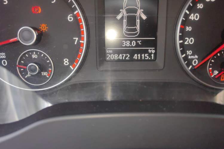 Used Volkswagen Sagitar 2014 Revised Version 1.4TSI Automatic Luxury Edition Odometer Close Up