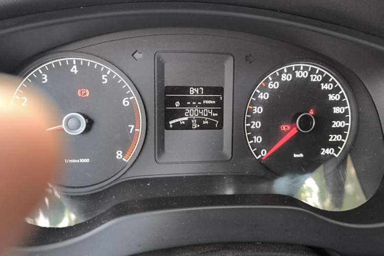 Used Volkswagen Sagitar 2014 Revised Version 1.6L Manual Comfort Edition Odometer Close Up