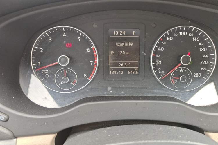 Used Volkswagen Sagitar 2014 1.4TSI Automatic Luxury Model Odometer Close Up