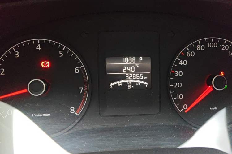 Used Volkswagen Sagitar 2014 1.6L Automatic Comfort Model Odometer Close Up