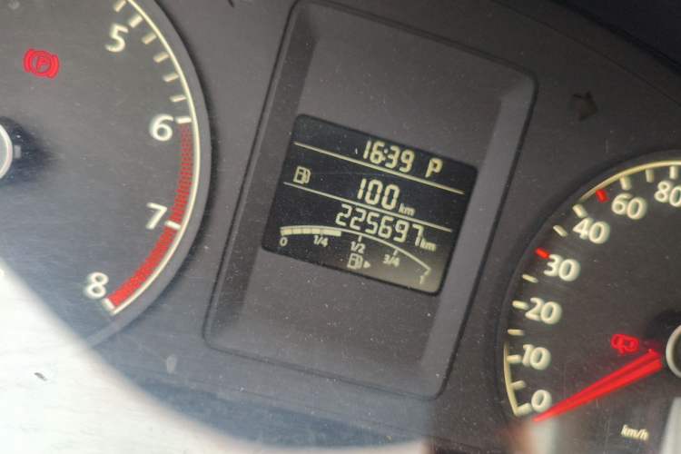 Used Volkswagen Sagitar 2014 Revised Version 1.6L Automatic Comfort Edition Odometer Close Up
