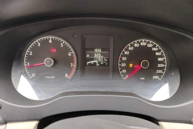 Used Volkswagen Sagitar 2014 Revised Version 1.6L Manual Comfort Edition Odometer Close Up