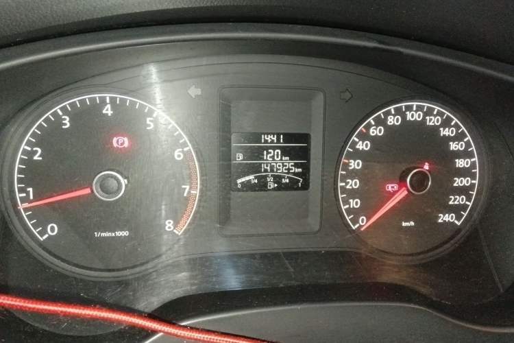 Used Volkswagen Sagitar 2014 Revised Version 1.6L Manual Comfort Edition Odometer Close Up