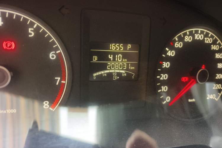 Used Volkswagen Sagitar 2014 Revised Version 1.6L Automatic Comfort Edition Odometer Close Up