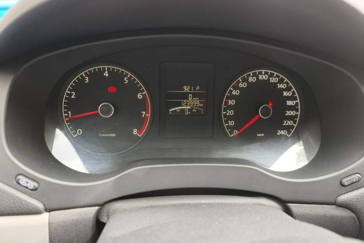 Used Volkswagen Sagitar 2014 1.6L Automatic Comfort Model Odometer Close Up