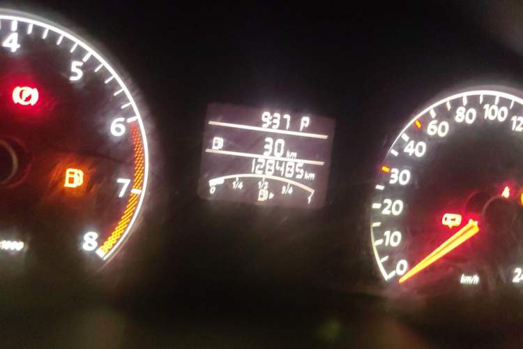 Used Volkswagen Sagitar 2014 1.6L Automatic Comfort Model Odometer Close Up