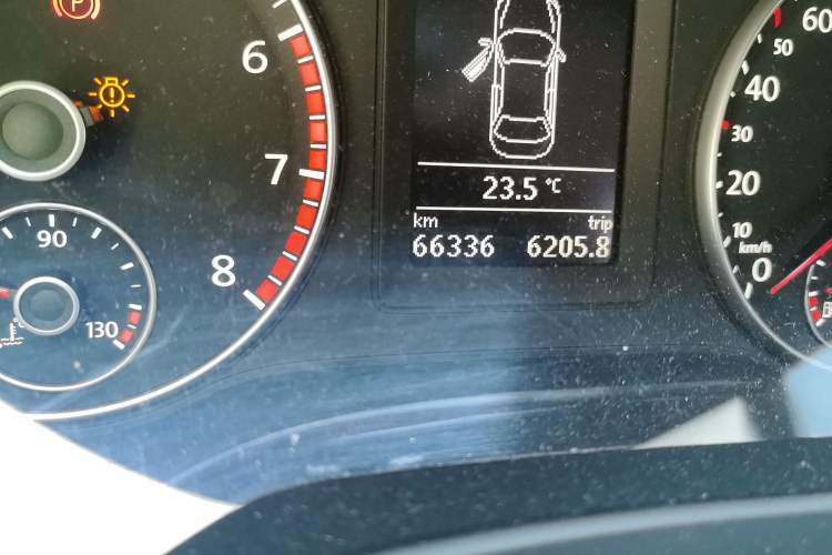 Used Volkswagen Sagitar 2014 Revised Version 1.4TSI Automatic Luxury Edition Odometer Close Up