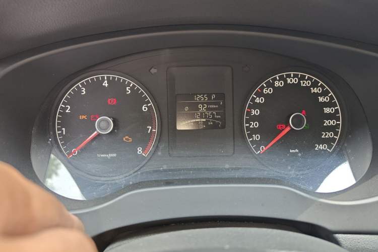 Used Volkswagen Sagitar 2014 1.6L Automatic Comfort Model Odometer Close Up
