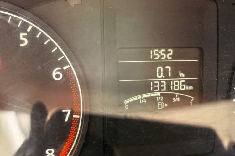 Used Volkswagen Sagitar 2014 Revised Version 1.6L Manual Comfort Edition Odometer Close Up