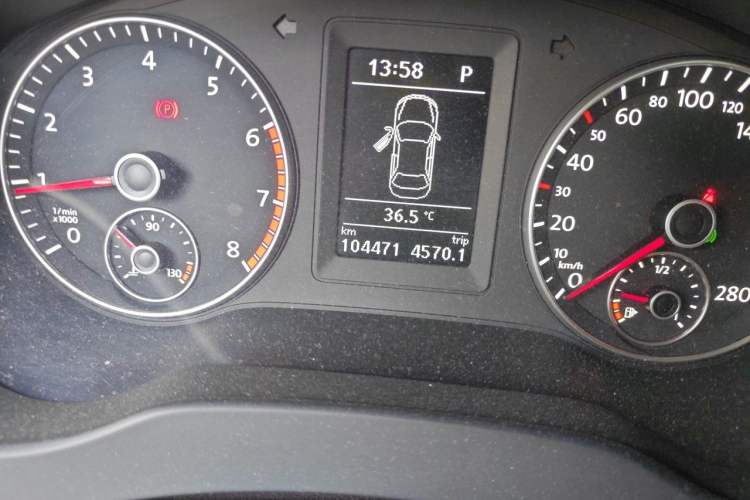 Used Volkswagen Sagitar 2014 Revised Version 1.4TSI Automatic Luxury Edition Odometer Close Up