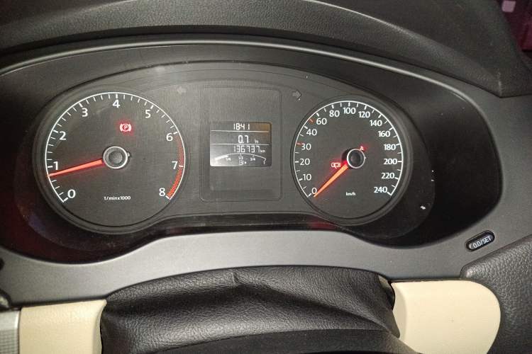 Used Volkswagen Sagitar 2014 1.6L Manual Comfort Model Odometer Close Up