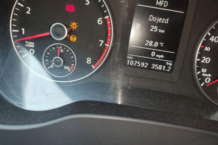 Used Volkswagen Sagitar 2014 1.4TSI Automatic Luxury Model Odometer Close Up