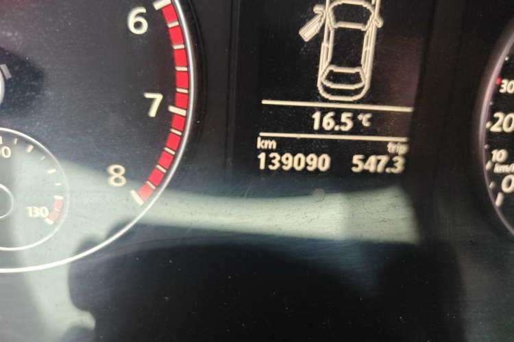 Used Volkswagen Sagitar 2014 1.4TSI Automatic Fashion Edition Odometer Close Up