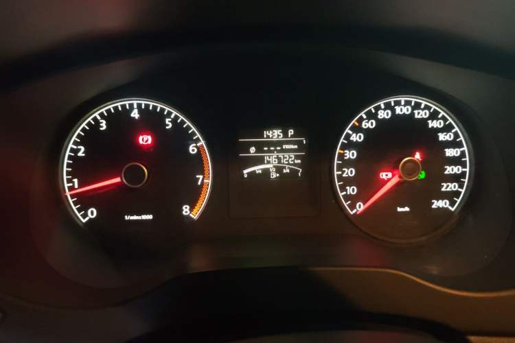 Used Volkswagen Sagitar 2014 Revised Version 1.6L Automatic Comfort Edition Odometer Close Up