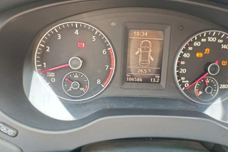 Used Volkswagen Sagitar 2014 Revised Version 1.4TSI Manual Luxury Edition Odometer Close Up