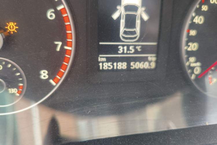 Used Volkswagen Sagitar 2014 1.4TSI Automatic Flagship Edition Odometer Close Up