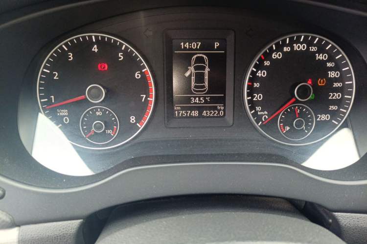 Used Volkswagen Sagitar 2014 Revised Version 1.4TSI Automatic Luxury Edition Odometer Close Up