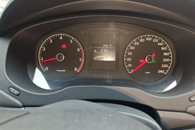 Used Volkswagen Sagitar 2014 1.6L Automatic Comfort Model Odometer Close Up