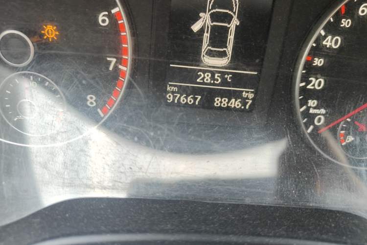 Used Volkswagen Sagitar 2014 Revised Version 1.4TSI Automatic Luxury Edition Odometer Close Up