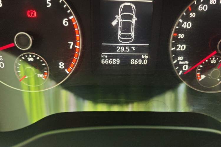 Used Volkswagen Sagitar 2014 Revised Version 1.4TSI Automatic Luxury Edition Odometer Close Up