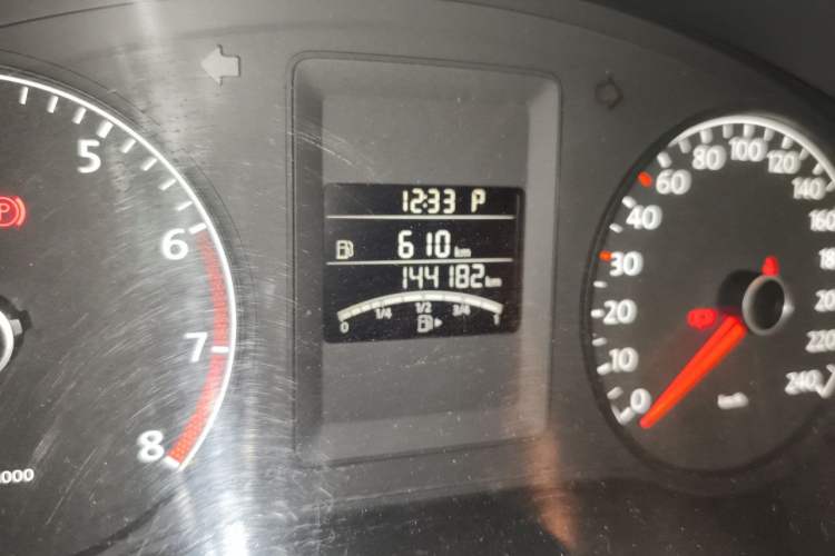 Used Volkswagen Sagitar 2014 Revised Version 1.6L Automatic Comfort Edition Odometer Close Up