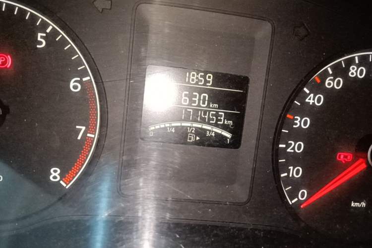 Used Volkswagen Sagitar 2014 Revised Version 1.6L Manual Comfort Edition Odometer Close Up