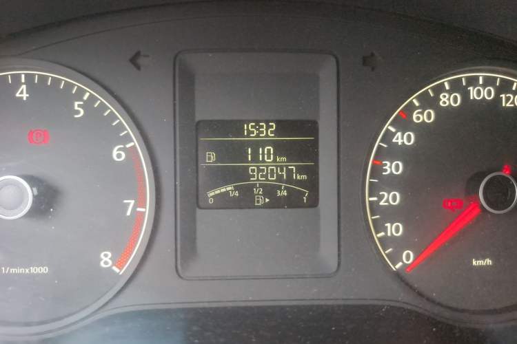 Used Volkswagen Sagitar 2014 Revised Version 1.6L Manual Comfort Edition Odometer Close Up