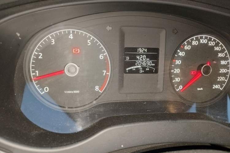 Used Volkswagen Sagitar 2014 Revised Version 1.6L Manual Comfort Edition Odometer Close Up