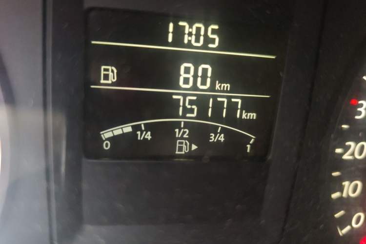Used Volkswagen Sagitar 2014 Revised Version 1.6L Manual Comfort Edition Odometer Close Up